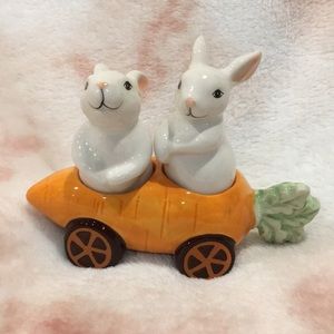 Bunnies and Carrot Salt n Pepper Shaker Set NWT Ceramic 6”longX2”wide X4”tall.